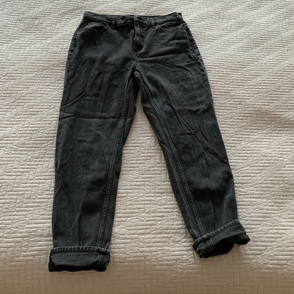 BDG Distressed Mom High-Rise Jean, size 28W.